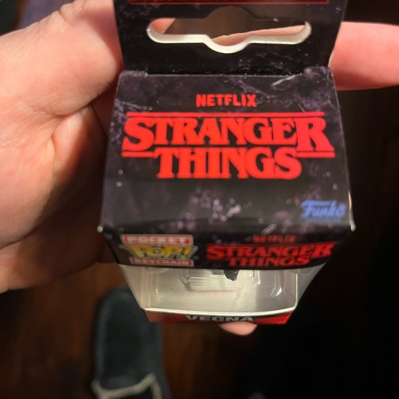 Stranger Things COLLECTIBLES - Picture 5 of 7